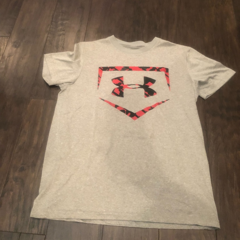 Under Armor t shirt
